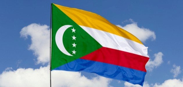 اعتماد قمري لأكاديميون